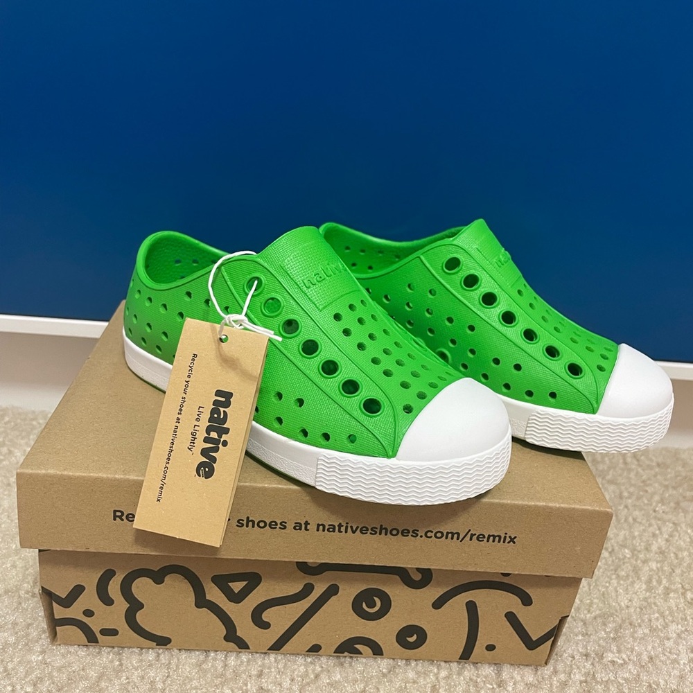 Native NWT size 8 grasshopper green shoes (for boys or girls!)